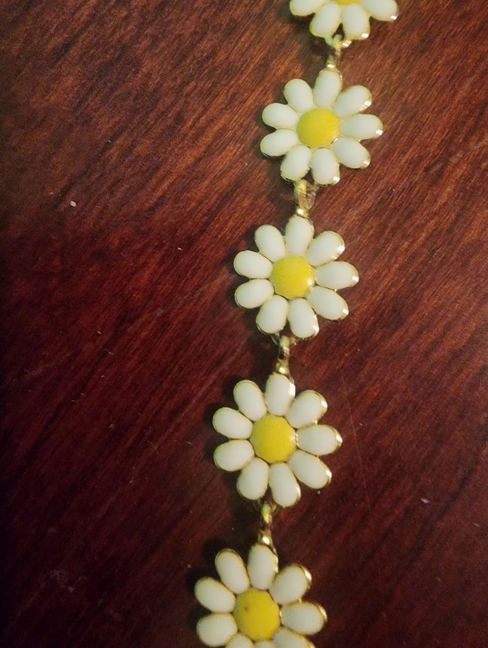 White and Yellow Daisy Necklace - Women Jewelry - Picture 5 of 9